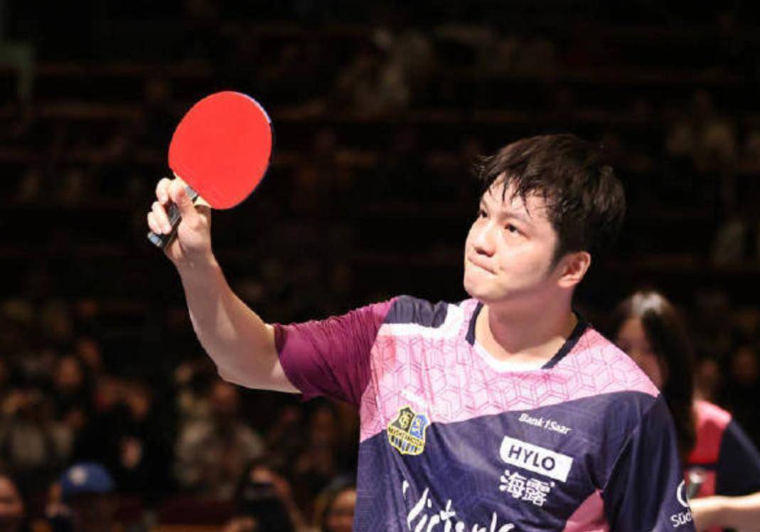 樊振东欧冠首战！15分钟踩点下班！取胜后做出球星C罗标志性Siu的祝贺动作